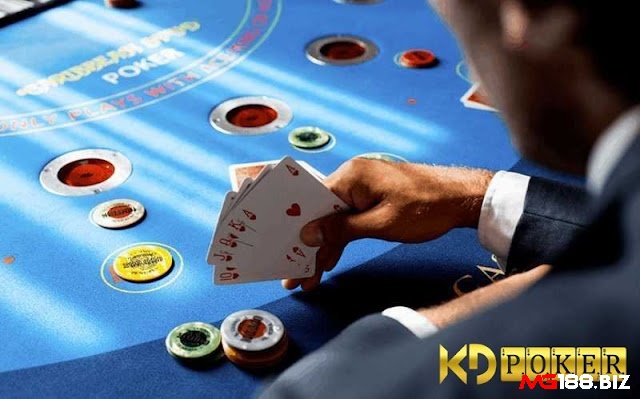 Khám phá ngay các yếu tố quan trọng ảnh hưởng đến việc đọc bài poker