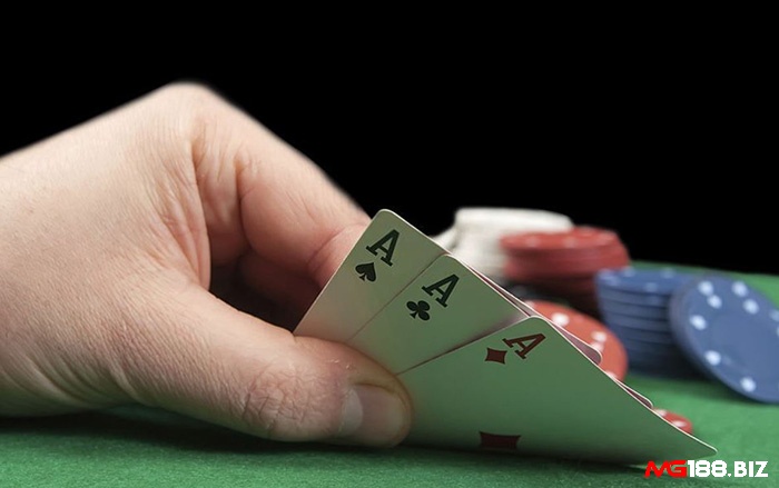 Quy tắc cá cược trong trò chơi bài này tương tự như Poker