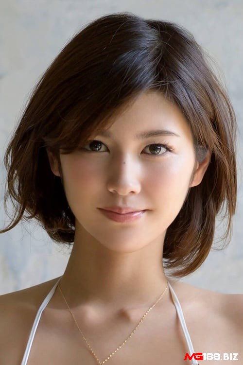 Suzume nổi tiếng với vẻ đẹp thuần khiết và quyến rũ