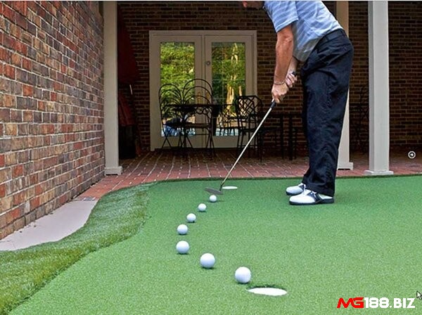 Cách tập golf trong nhà với kỹ thuật putting