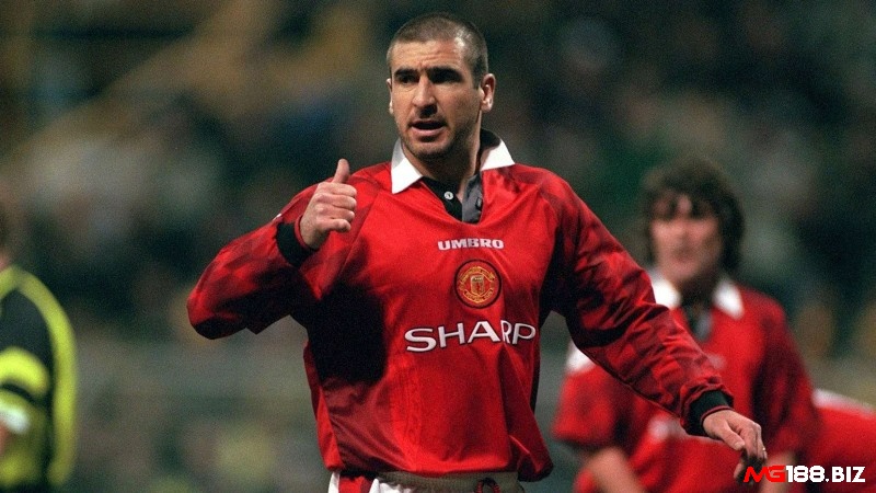 Eric Cantona nằm trong Đội hình xuất sắc nhất Manchester United