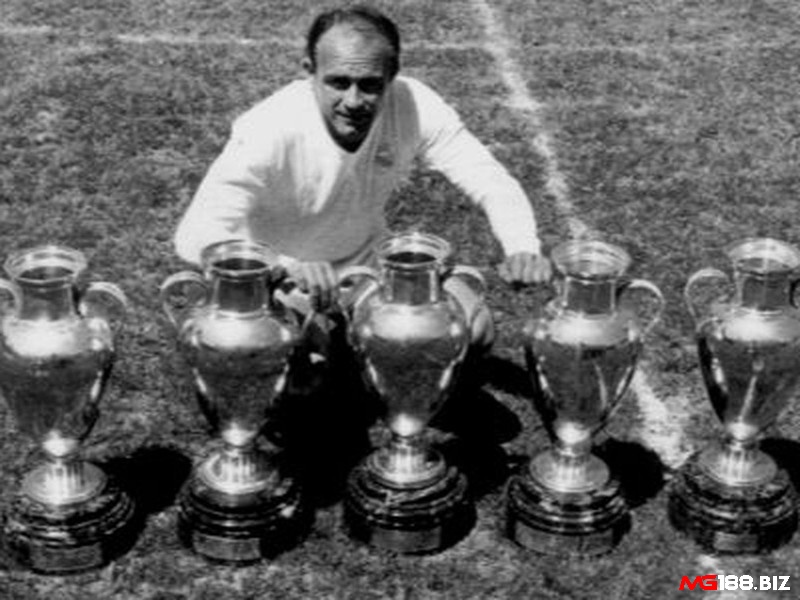 Đội hình xuất sắc nhất Real Madrid - Alfredo Di Stefano