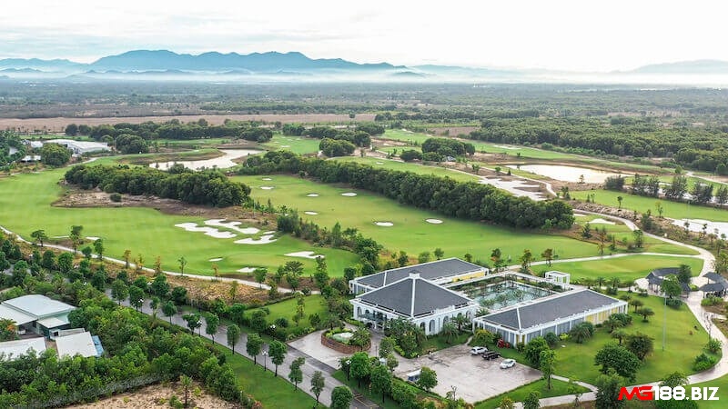 Sân Golf Nam Hội An cung cấp các dịch vụ tiện ích của khách sạn và biệt thự