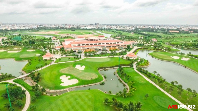 Sân golf Long Biên là một trong những sân golf Hà Nội đẹp nhất
