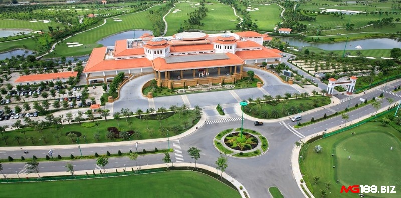 Bên trong sân golf Tân Sơn Nhất còn có các dịch vụ hàng đầu như khách sạn