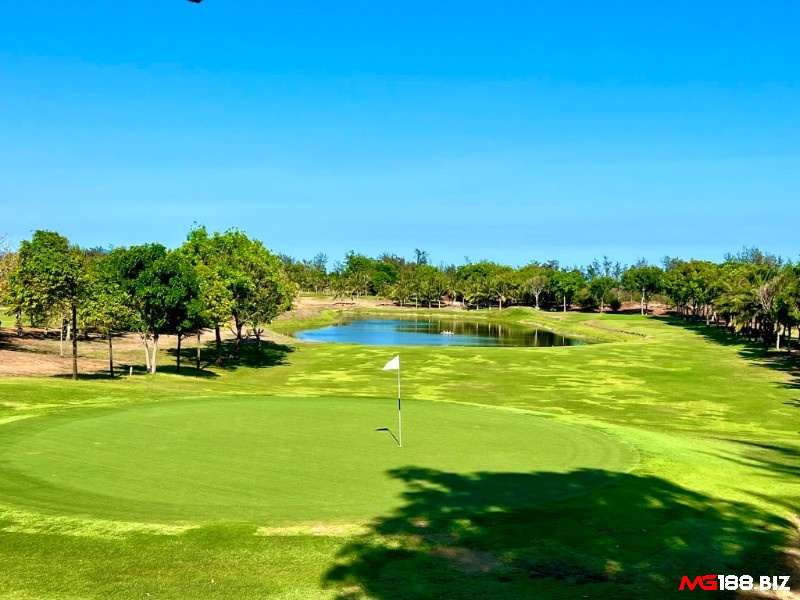 Sân golf Paradise tọa lạc trên một địa hình đồi dốc nhẹ nhàng