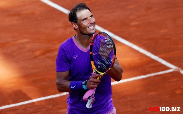 Tiểu sử Rafael Nadal là người tây ban nha, chơi thuận tay trái