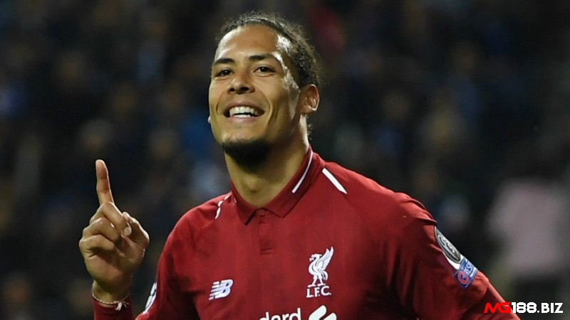 Trung vệ Van Dijk chính là trung vệ tròng đội hình xuất sắc nhất Liverpool ở Ngoại hạng Anh