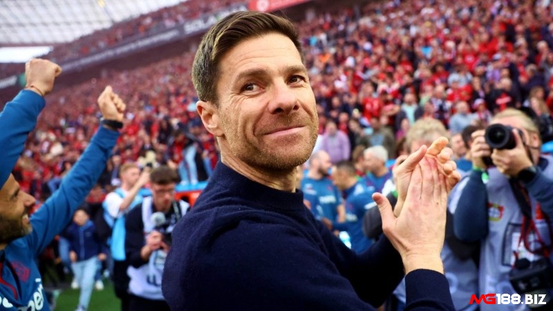 Bây giờ thì Xabi là người cứu cánh của CLB Bayer Leverkusen, trước đó anh từng là tiền vệ của đội hình xuất sắc nhất Liverpool tham dự Ngoại hạng Anh