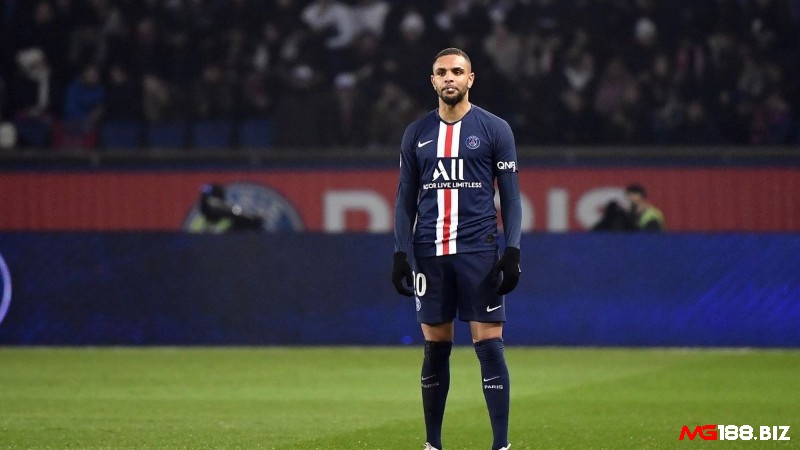 Đội hình xuất sắc nhất PSG - Layvin Kurzawa