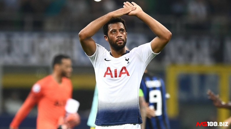 Trong đội hình xuất sắc nhất Tottenham phải kể đến tiền vệ người Bỉ Dembele