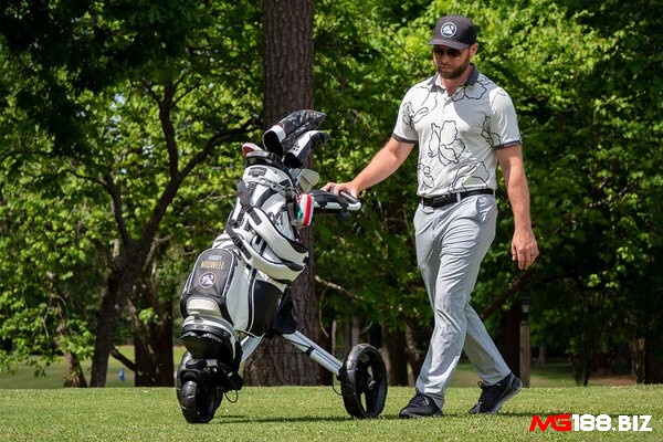 Cart Bag phù hợp sử dụng trong các sân golf có xe điện hỗ trợ di chuyển