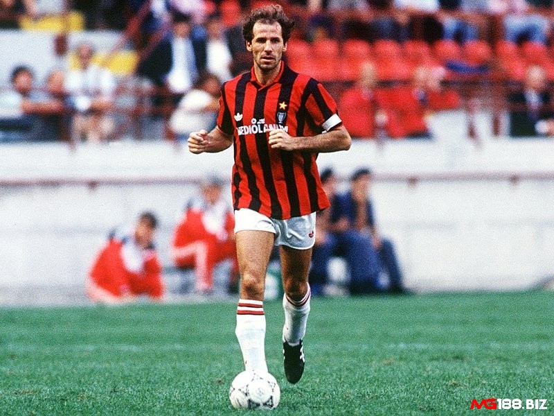 Đội hình xuất sắc nhất AC Milan ở vị trí trung vệ có Franco Baresi