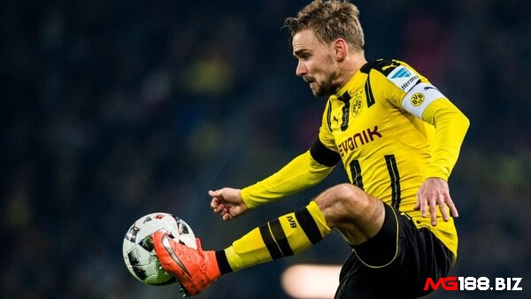 Schmelzer ghi 1 bàn thắng cho Dortmund tại C1 2013