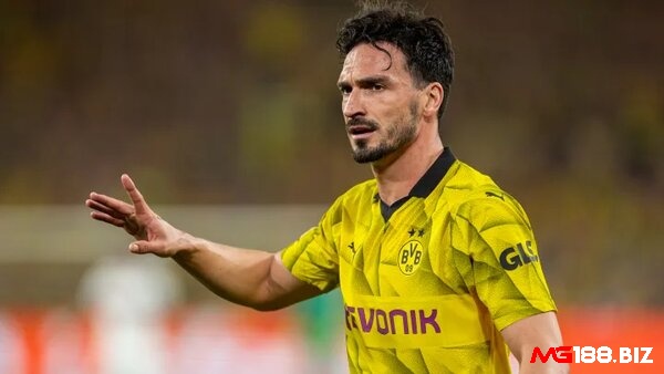 Hummels giúp hàng hậu vệ của Dortmund trở nên vững chắc hơn