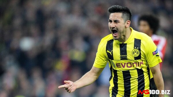 Ilkay Gundogan chuyển tới khoác áo Dortmund vào năm 2011