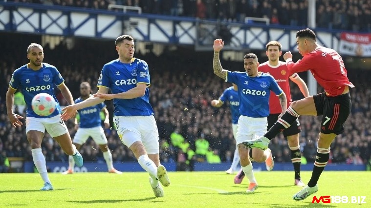 Hàng phòng ngự siêu chắc chắn gồm: Yerry Mina, Michael Keane, Lucas Digne và Seamus Coleman