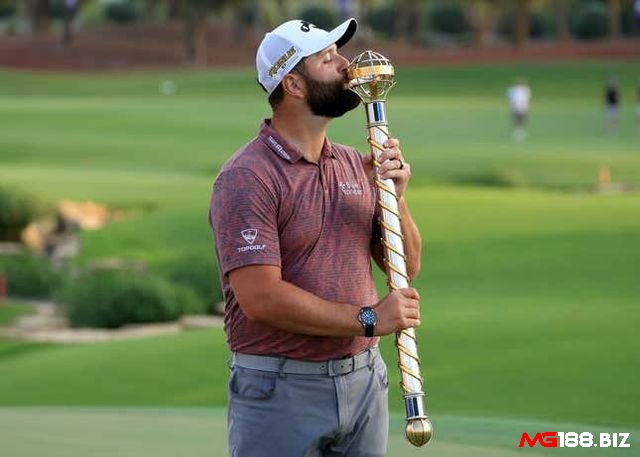 Golf thủ phải dành được giải vô địch PGA Tour hoặc giải Major