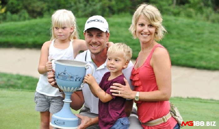 Henrik Stenson cùng vợ và 2 con của mình