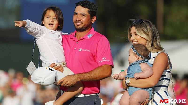 Jason Day có một gia đình nhỏ hạnh phúc